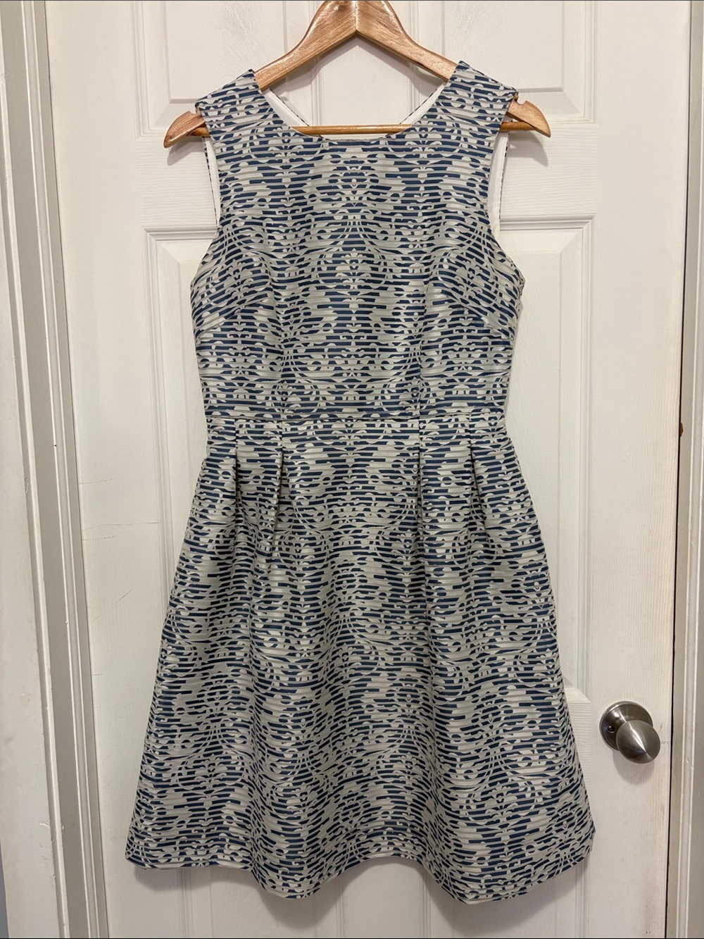 Donna Ricco New York Sleeveless Blue and White Patterned Fit-and-Flare Dress